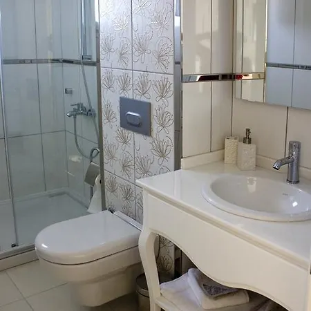 Отель Lara Ilica 2*